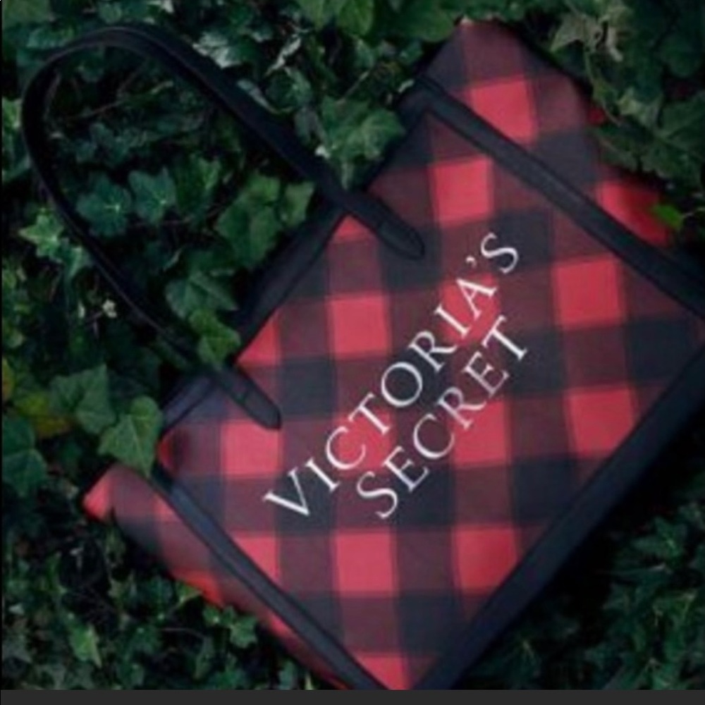 Victoria’s Secret Black Friday 2021 Tote Bag Holiday Black Red Check Plaid